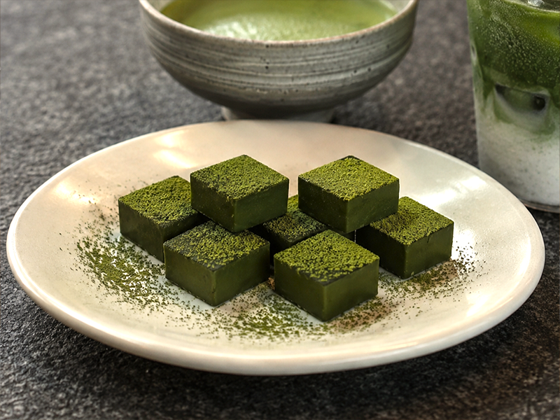 Chocolate and confectionery applications using culinary matcha powder
